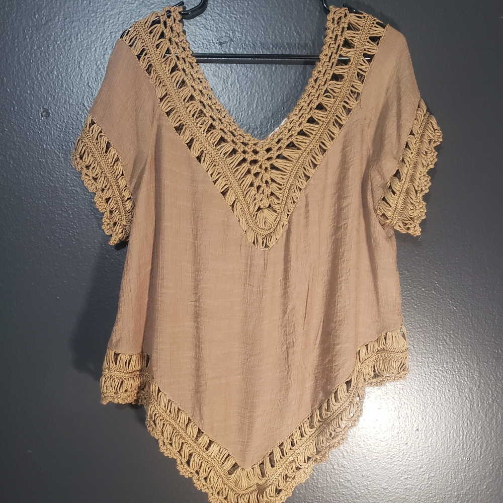 39. Iris Sz Large Beige Crochet Accent Blouse